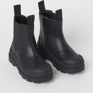 SOLD 🏷️ H&M • toddler Chelsea Boots